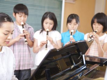 Four,Students,Of,Primary,Blow,The,Recorder,In,The,Music