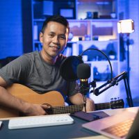 Asian,Man,Youtuber,Live,Streaming,Perfomance,Playing,Guitar,And,Sing